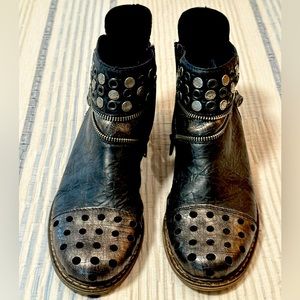 Gently worn rieker women’s fashion boots